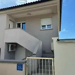 Elli - Parking, Garden, Bbq דירה פולה