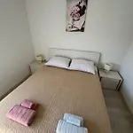 Elli - Parking, Garden, Bbq דירה פולה