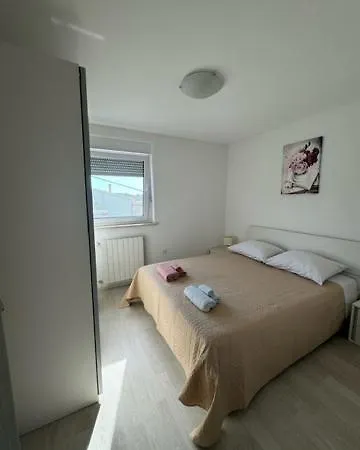Elli - Parking, Garden, Bbq Apartment